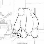 Робот Беймакс и мяч