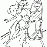 Русалочка у зеркала
