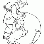 Мальчик лепит снеговика