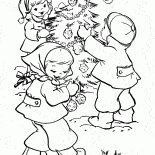 Наряжают елку