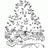 Питомец уснул у ёлки